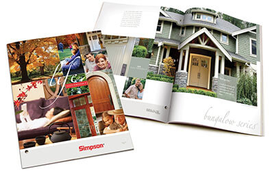 Красочный дизайн разворота каталога с фото большого частного дома и счастливыми людьми