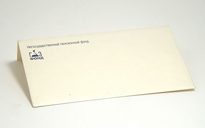 Лаконичный конверт с названием организации-отправителя