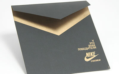 Стильный черный конверт с логотипом спартивной марки