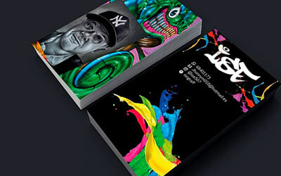 Стильный дизайн визиток с необычным изображением лица и яркими красками